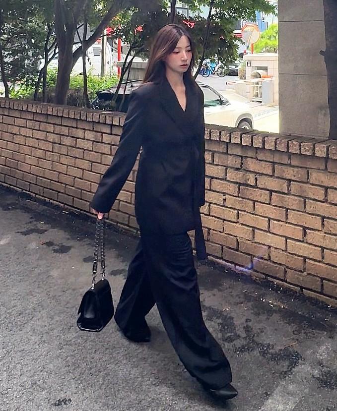 LADY VOLUME (All Season) Long Wide Slacks (Black)