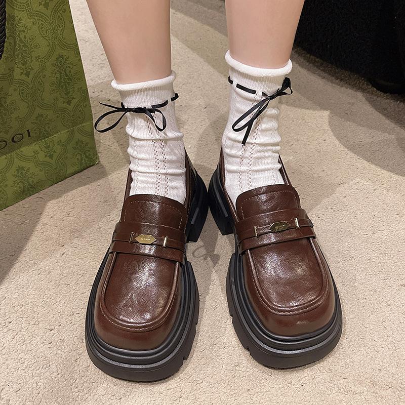 Britischer Stil vielseitige kleine Lederschuhe Damen 2025 Herbst neue Schuhe schwarz Einzelne Schuhe Plateau Erhöhung Slipper Damenschuhe