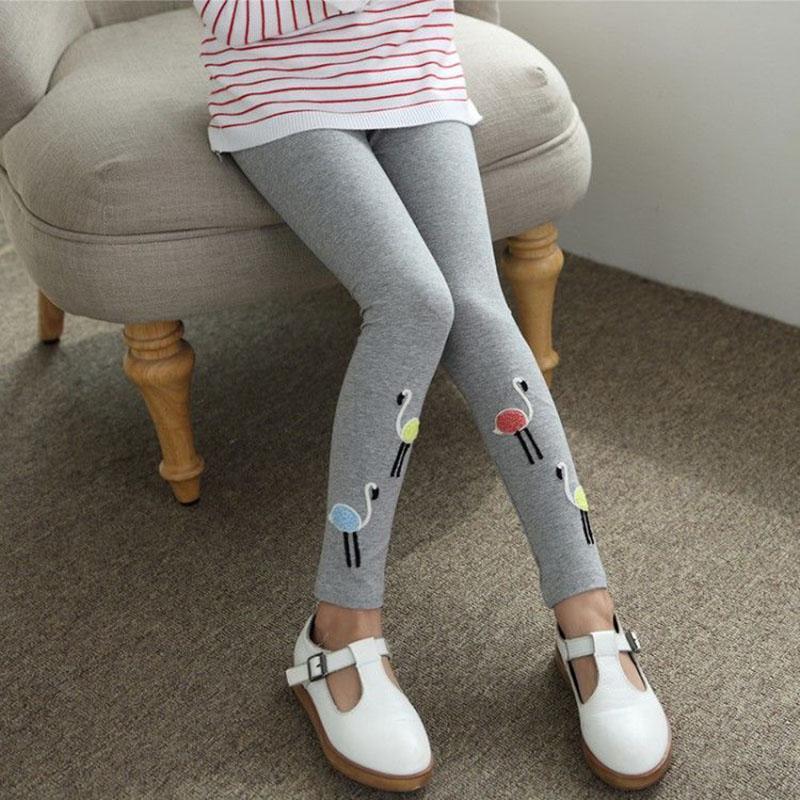 

Весенние и осенние детские брюки. Леггинсы для девочек. Детская верхняя одежда. Узкие эластичные брюки. Повседневные брюки с принтом. 90 серый