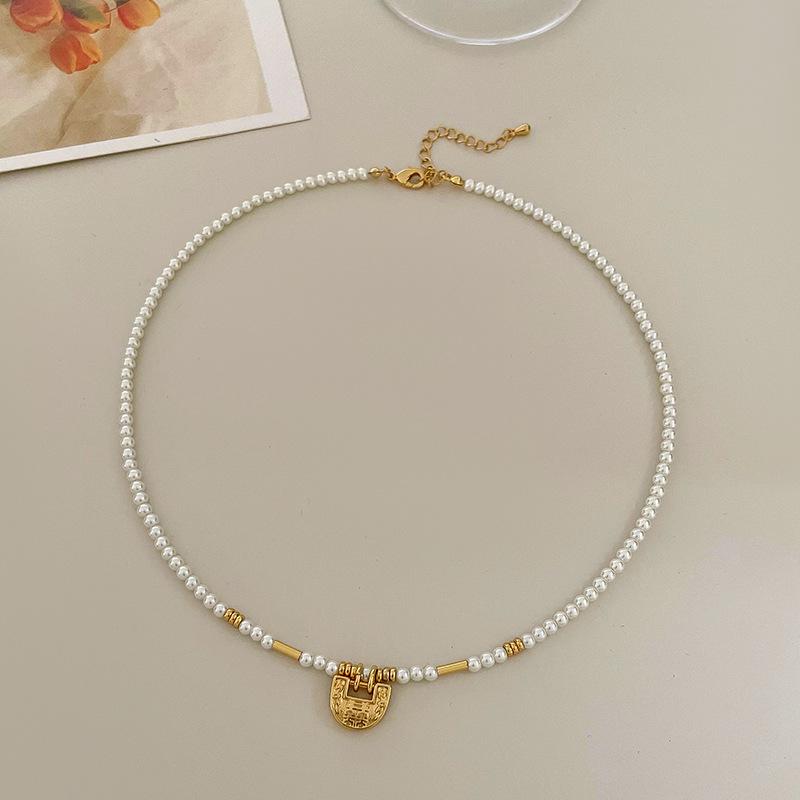 Elegant Retro Spinel Beaded Clavicle Necklace for Women