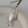 Nuova Collana a Pesce con Texture Geometrica Argentea Splicing Unisex Retrò Alta Moda Gioiello Raffinato Unico Regalo