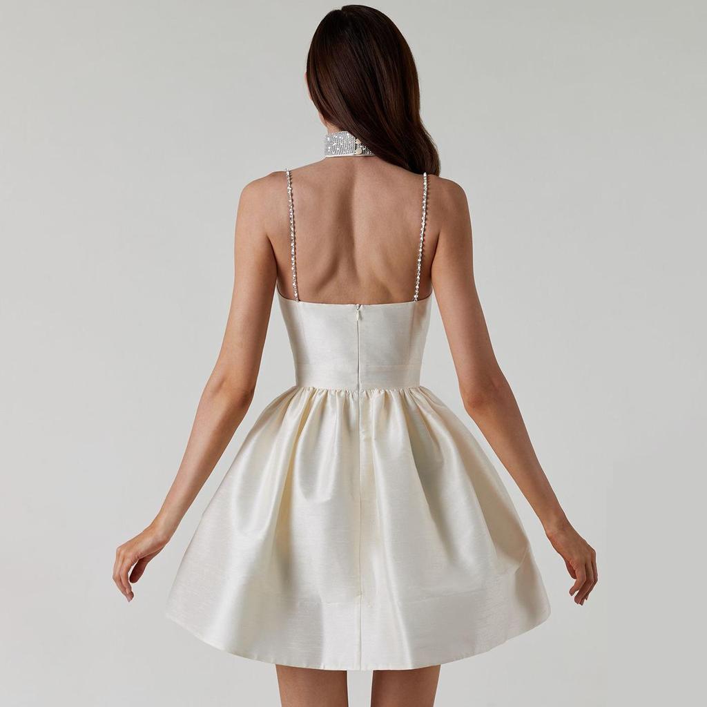Nuovo Arrivo Estivo: Elegante Vestito da Donna con Spalline Sottili Pieghettato e Strass