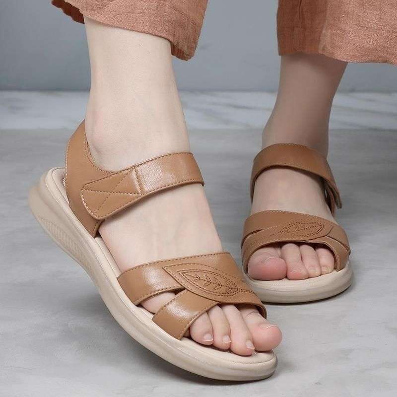 Cow Tendon Sole Mother Shoes Sandals Women Go Out Flat Summer New Comfortable and Lightweight Middle-aged and Elderly Leather Sandals.