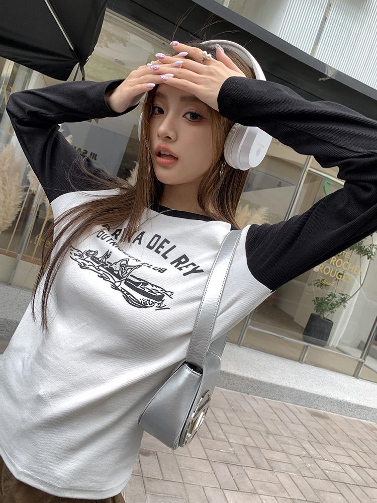 2026 Spring/Summer Women's Black & White Patchwork Raglan Long Sleeve Tee - American Style Print, Loose Fit, Color Block Trendy Top