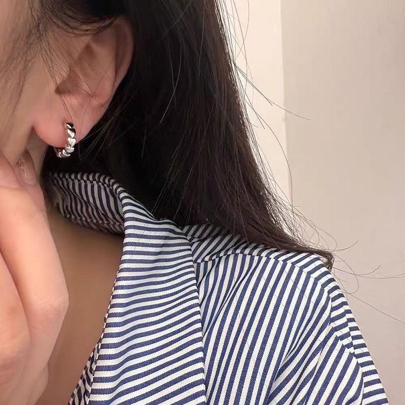 Raising Ear Holes, Small Stud Earrings for Women, Simple, Sweet, Small and Fresh Earrings, Niche Design, Versatile Earrings