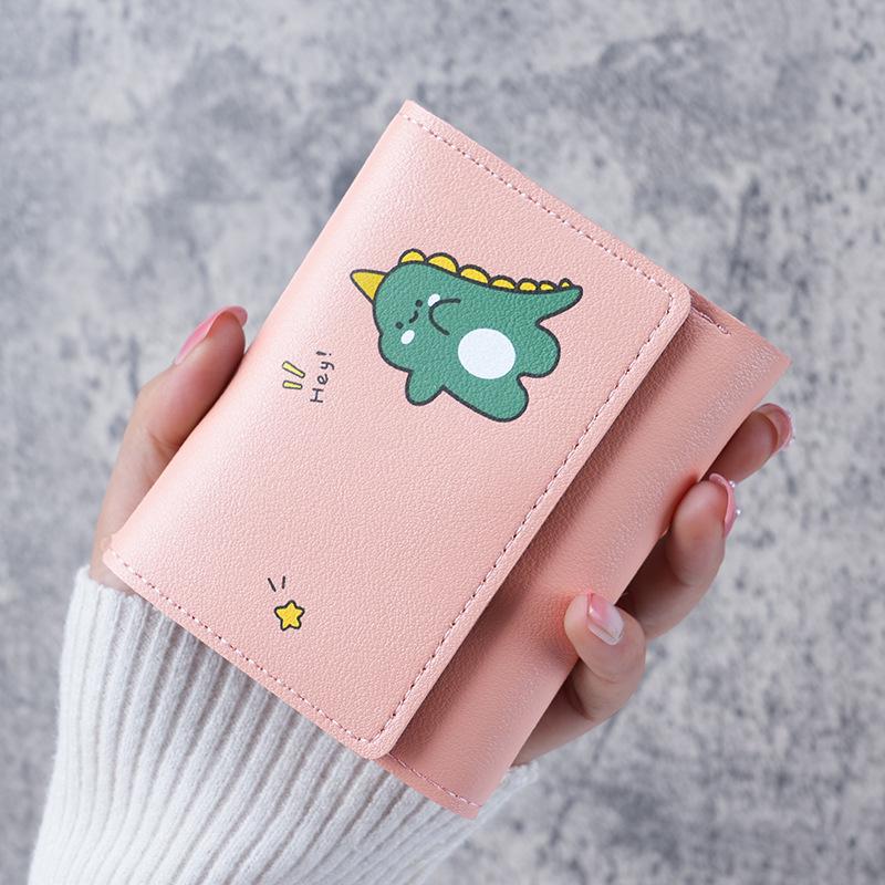 

2025 Cute Cartoon Women s Short Wallet: Three-Fold Snap Button, Large Capacity Coin Purse & Card Holder for Students светло-розовый