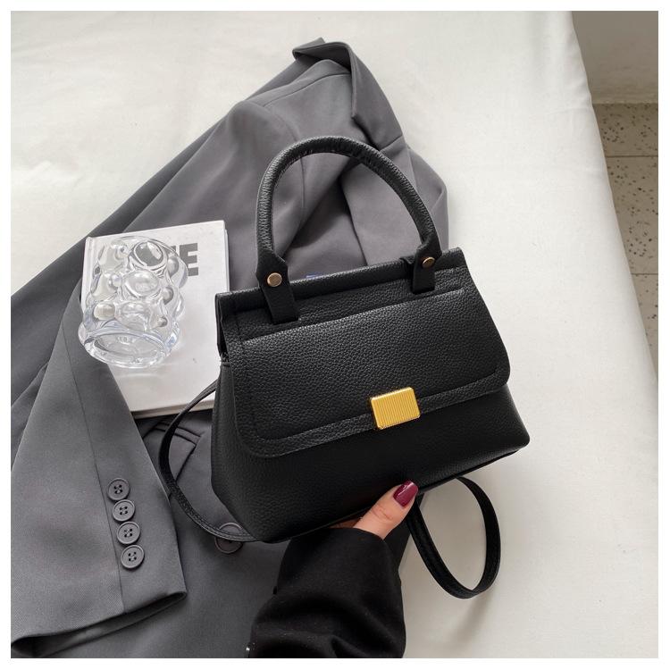 

Популярная в этом году сумка корейской версии в стиле ретро, ручная переноска 2024 года, новая повседневная текстура, большая вместимость, сумка-мессенджер с высоким чувством чёрный