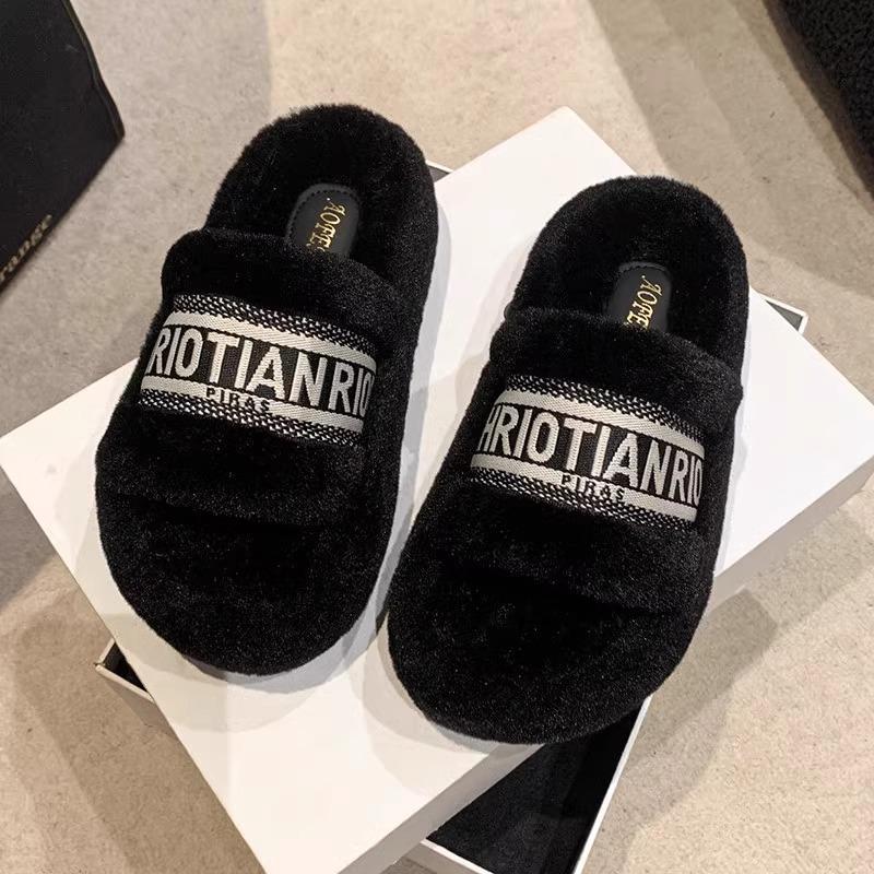 Thick-soled Fluffy Slippers Women Wear 2025 New Autumn and Winter Fashion Plush Shoes Go Out Internet Celebrity Foreign Gas Cotton Mop