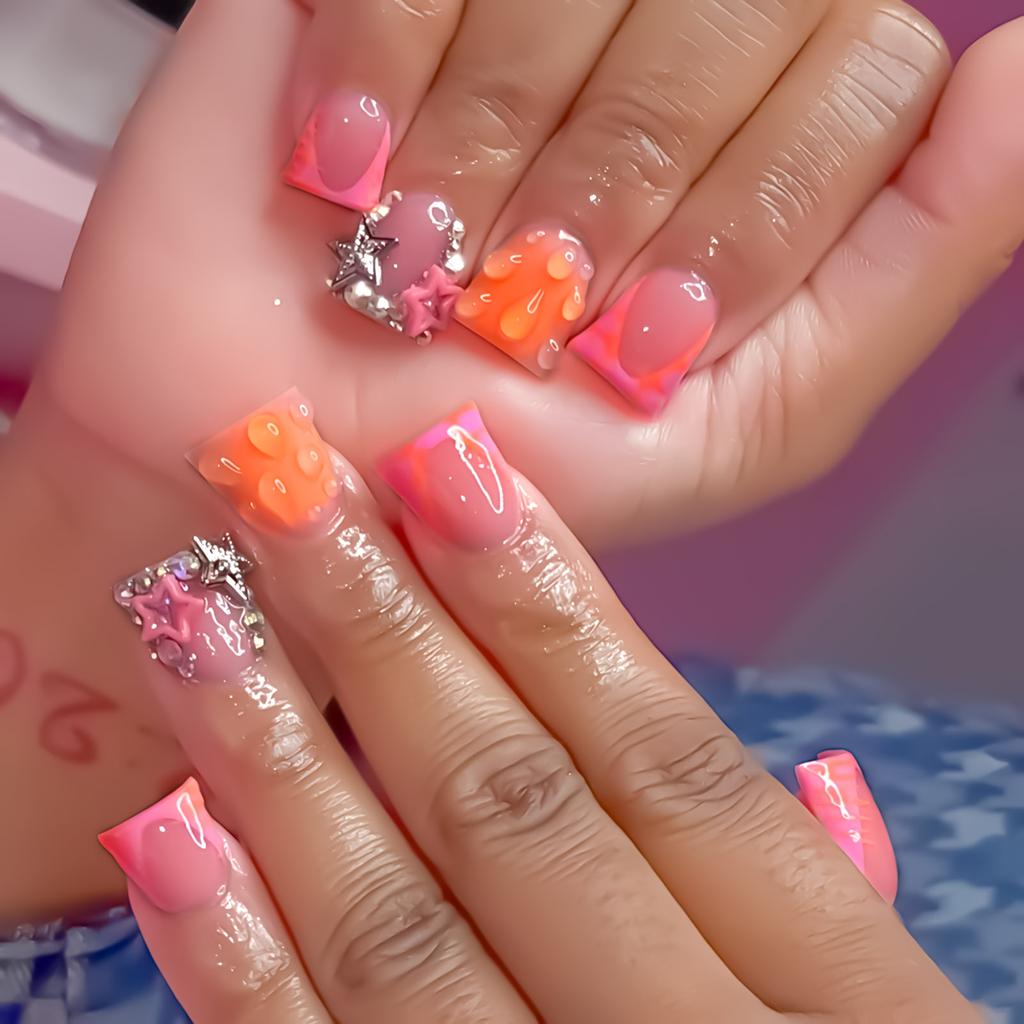24 Stück Entenschnabel-förmige Falsche Nägel Gold Schmetterling Strass-Design Falsche Nagelspitzen Tragbare Vollabdeckung French Press-on Nägel