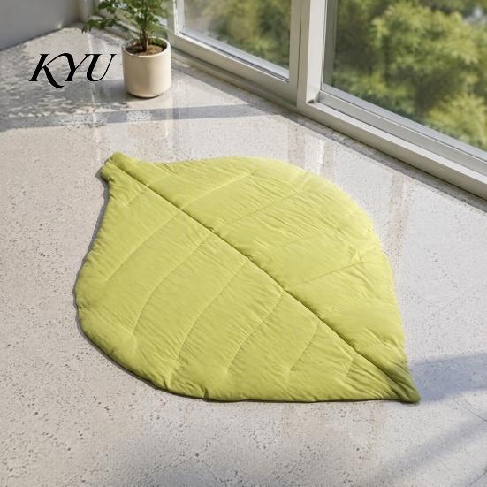 Non Slip Pet Mat for Furniture Leaf Shaped Mat, Soft Reversible Cat Sleeping Pad, Washable Natural Style Bedding Padded Dog Bed Sofa Floor Crate