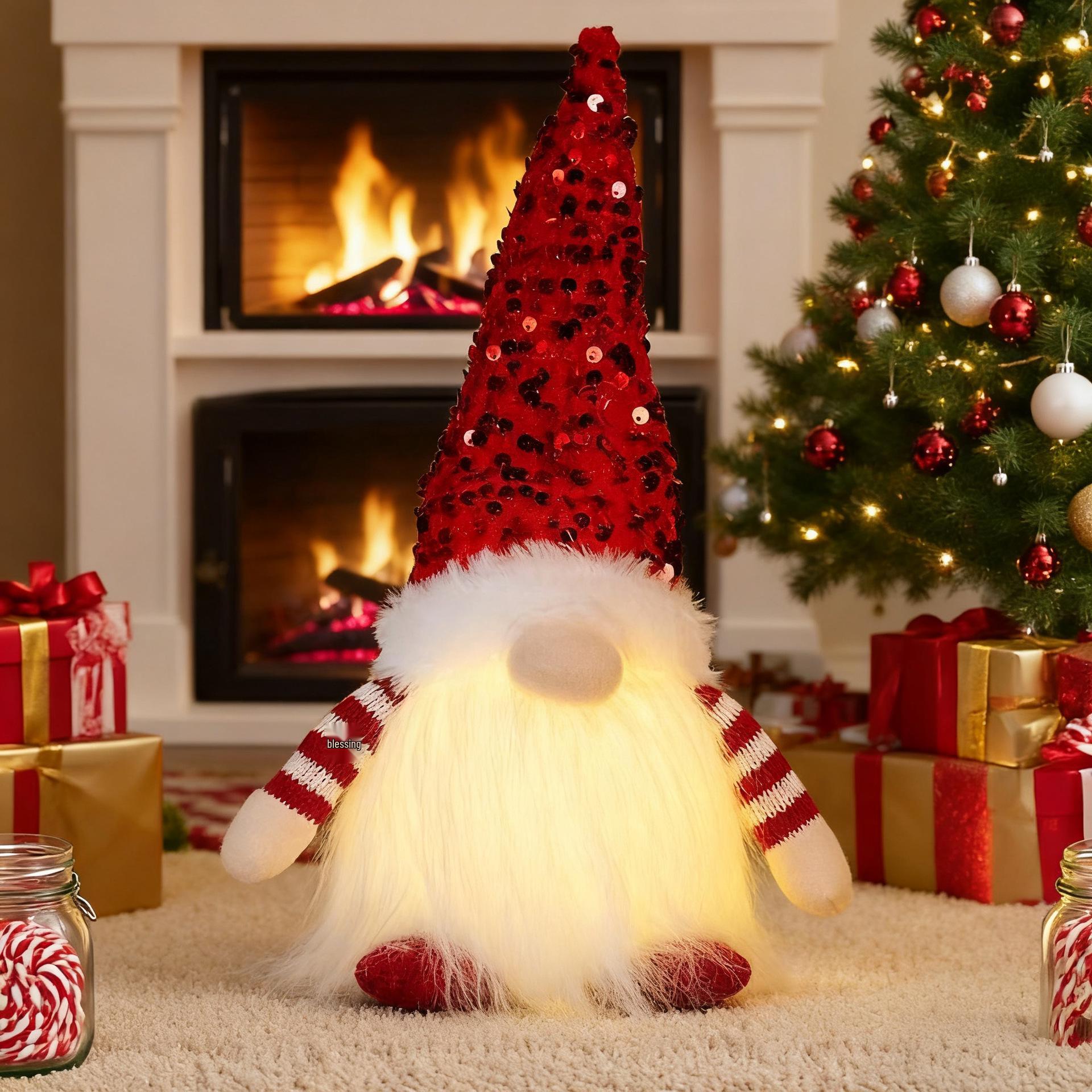 

Рождественская шляпа с оборками и пайетками с подсветкой и елочные украшения в виде лесных кукол