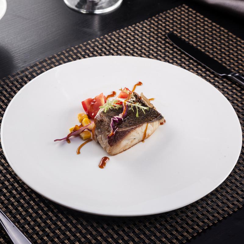 White Ceramic Steak Plate Sushi Cake Dessert Flat Plate Characteristic Hotel Restaurant Dinner Plate Round Western Food Plate