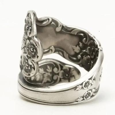 Anmutiger gravierter Blumenmuster Midi-Ring für Damen Vintage Antikfarbe Retro Party Stilvoller Fingerschmuck