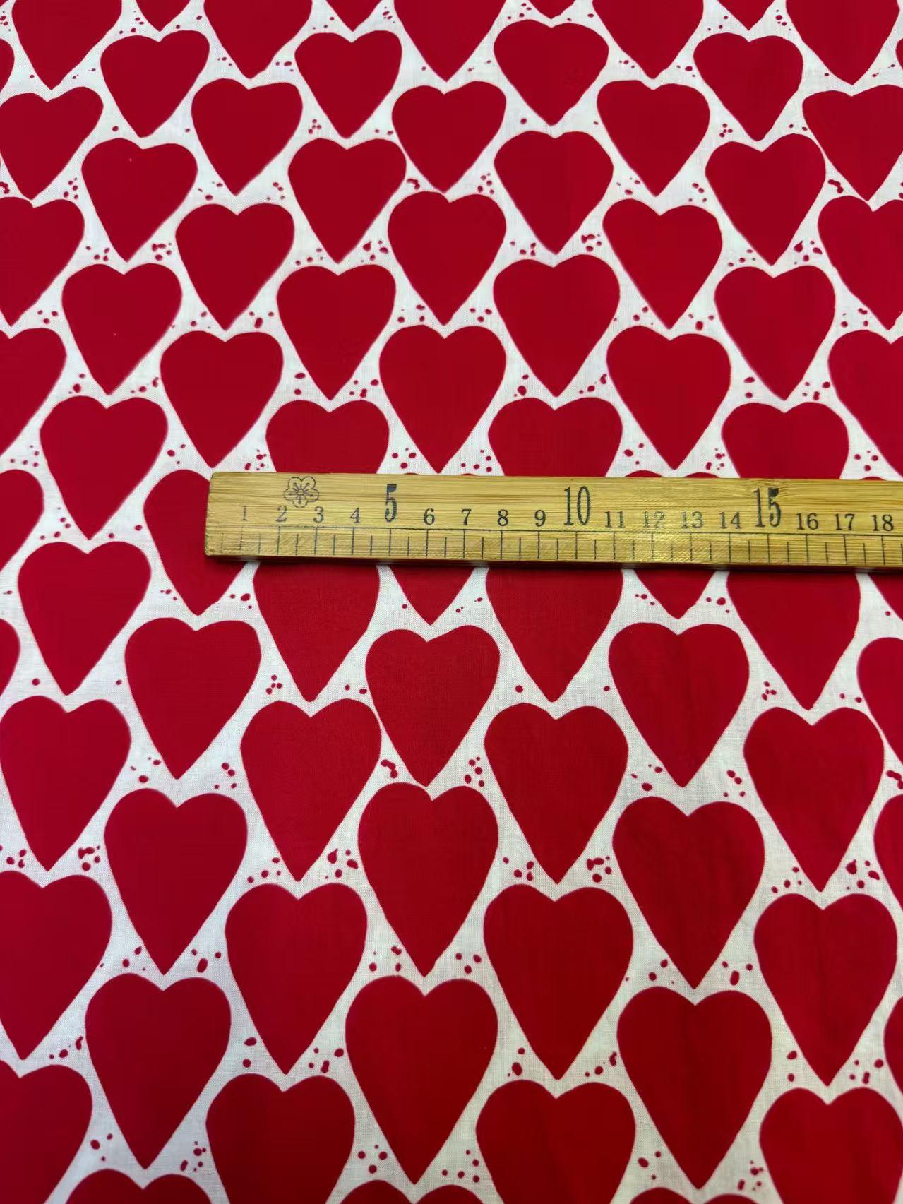Red Color 135 cm Width 100% Skin-Friendly Block Print Cotton Fabric for Lady s Gown