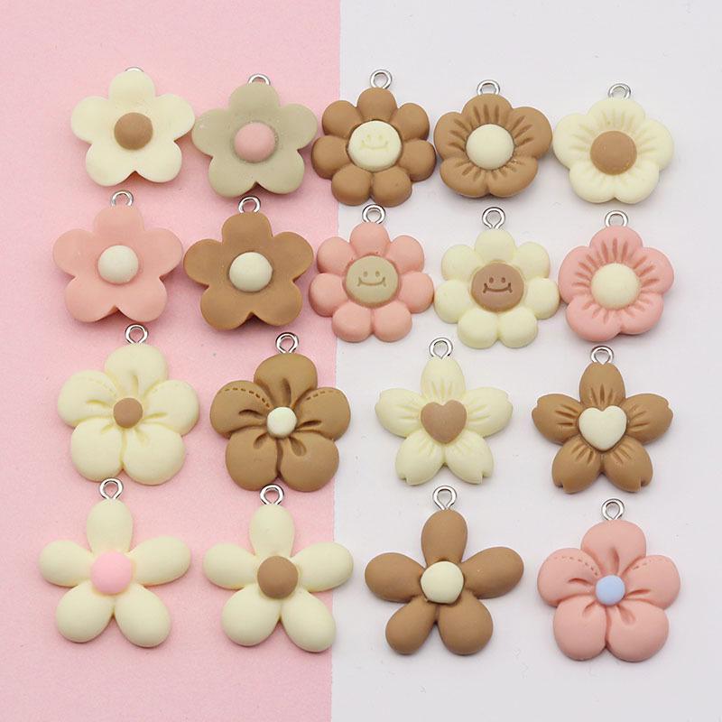 Fresh Cartoon Resin Sunflower Keychain Pendant - DIY Five-Petal Flower Ornament Accessory