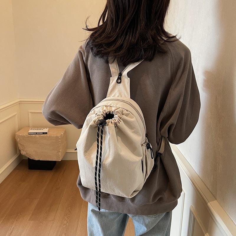 2025 New Casual Niche Original Design Pleated Drawstring Bucket Bag Versatile Sports Shoulder Backpack Women's Bag