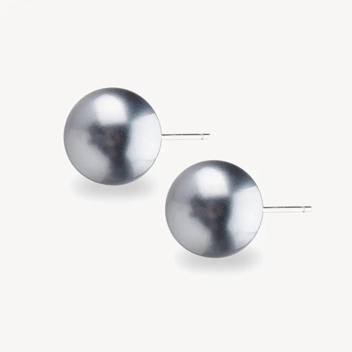 Gray pearl earring