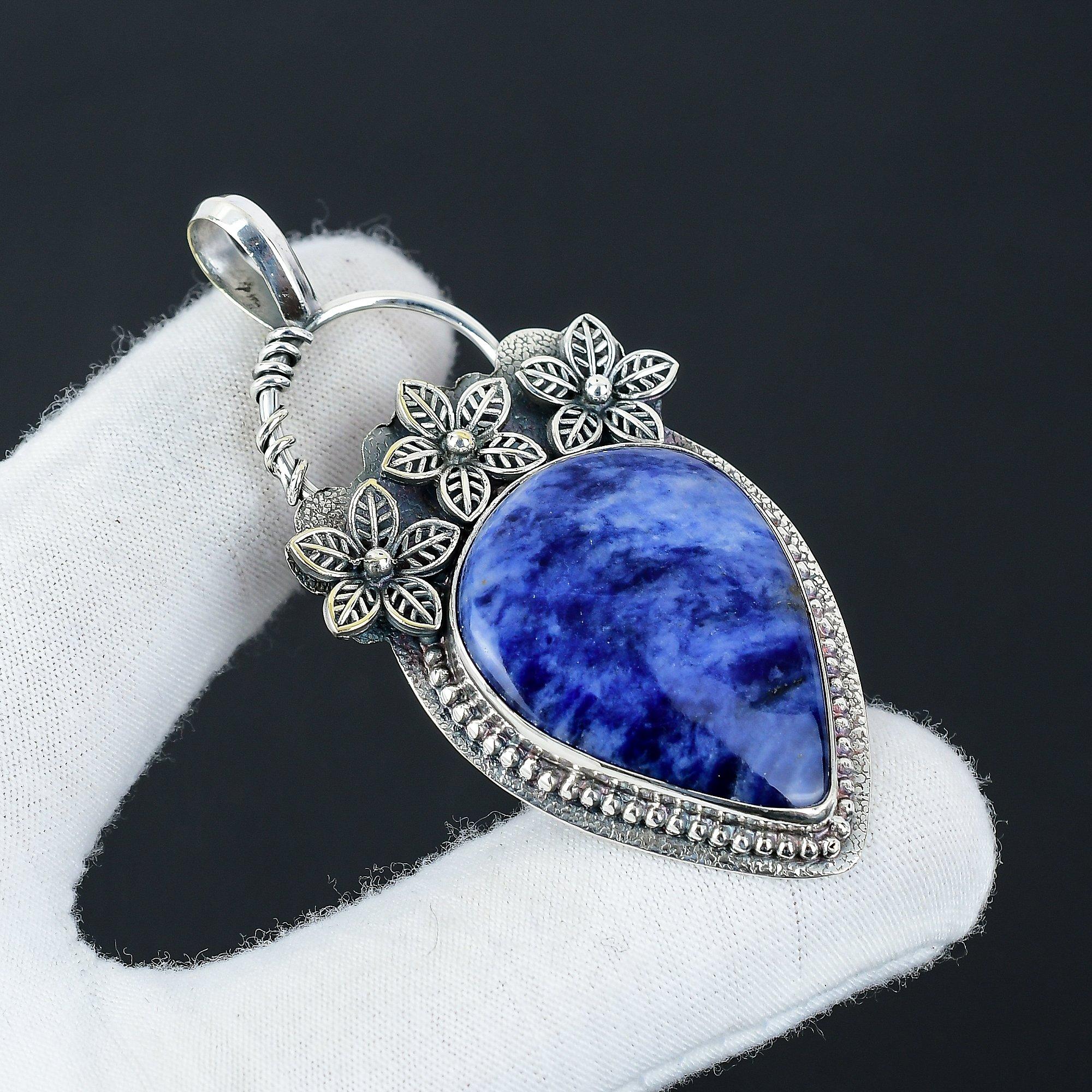 

Подвеска из натурального содалита в серебре 925 пробы - Ручная работа, Дизайн в виде цветка, Ювелирное украшение на каждый день, Уникальный подарок-подвеска для нее 2.55 синий