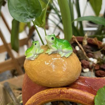 Miniature Frog Statue Garden Decoration Realistic Looking Weather-Resistant Outdoor Animal Frog Figurine Plant