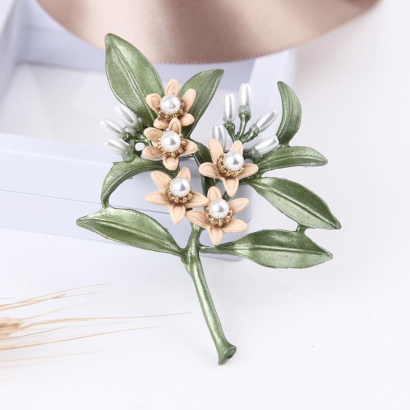 Pearl Brooch Ins Tide Personalized Pin for Women's Autumn Winter Luxury Jumper Suit Accessory Corsage Exquisite Long-Lasting Color Gift Jewelry