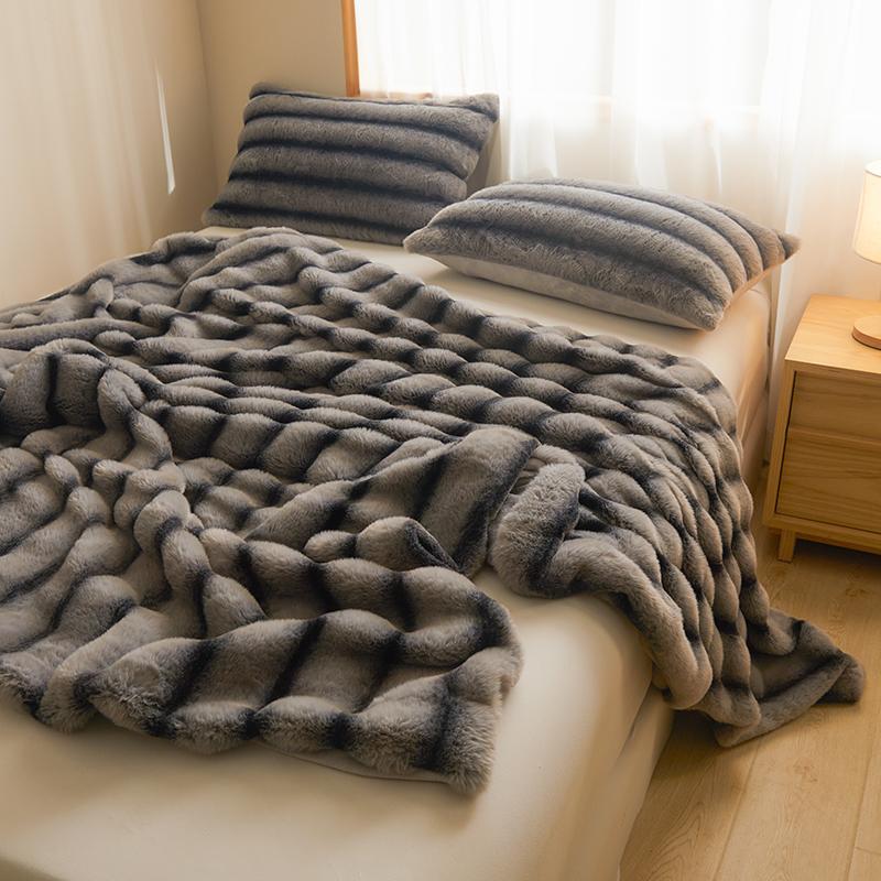 Luxury Solid Color Faux Rabbit Fur Blanket Winter Thickened Warm Faux Fur Blanket Soft Fluffy Throws Blankets for Sofa Bed Naps