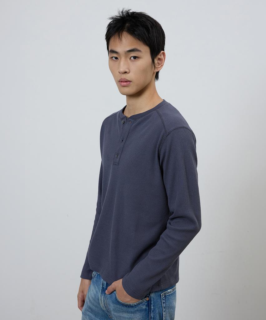 MICHIKO LONDON SPORTS Waffle Henley Neck Long Sleeve Smoke Navy