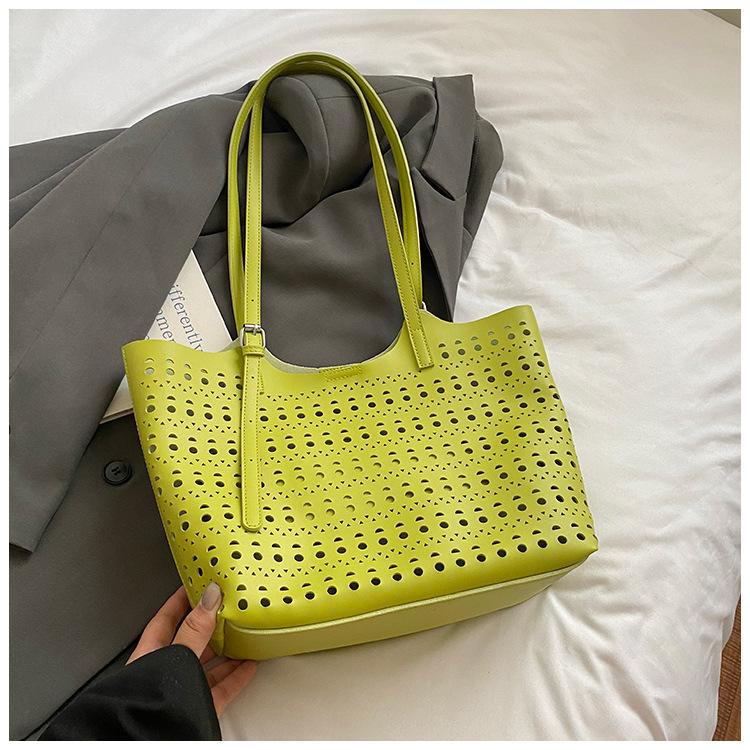 Large-capacity carved hollow tote bag women's bag 2025 new fashion texture shoulder bag women's commuter armpit bag