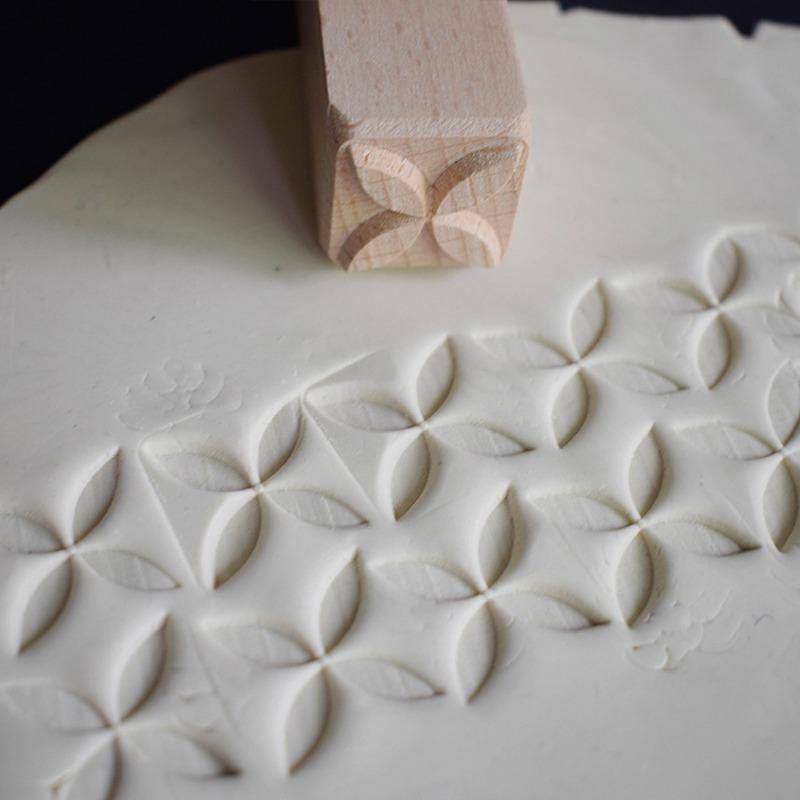 1Pc Hand Carved Wooden Stamps Emboss Art DIY Clay Printing Pottery Tools Fish Bone / Squirrel / Flower / Deer / Star