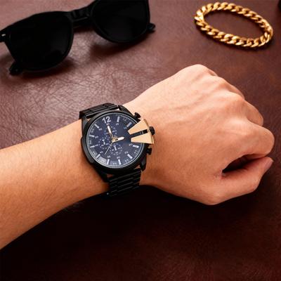 Moderne Persönlichkeit Trend Herren Quarz Uhr Legierungsmaterial Sportlicher Stil, geeignet für den täglichen Gebrauch, Weihnachtsgeschenke