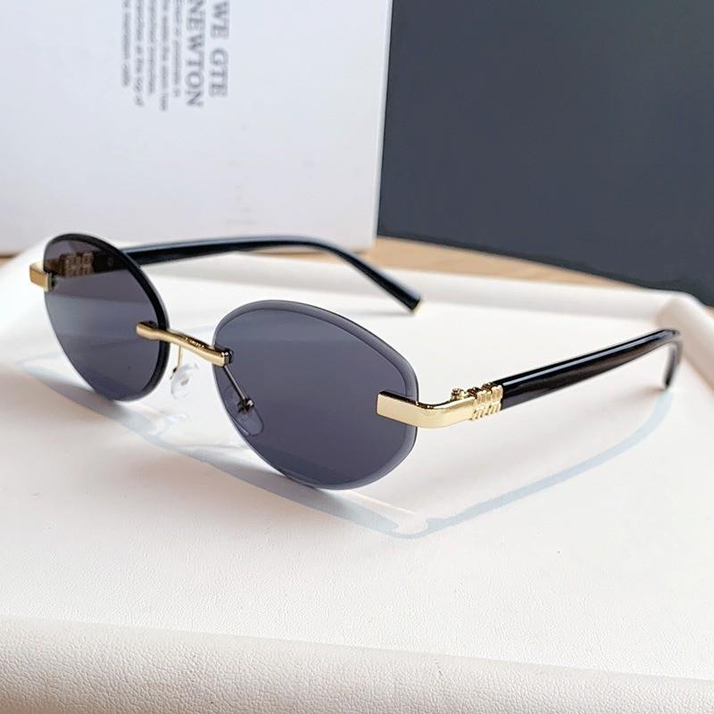 

European Style Metal Frame Sunglasses With Tinted Pc Lenses For Summer Outings And Parties Gray