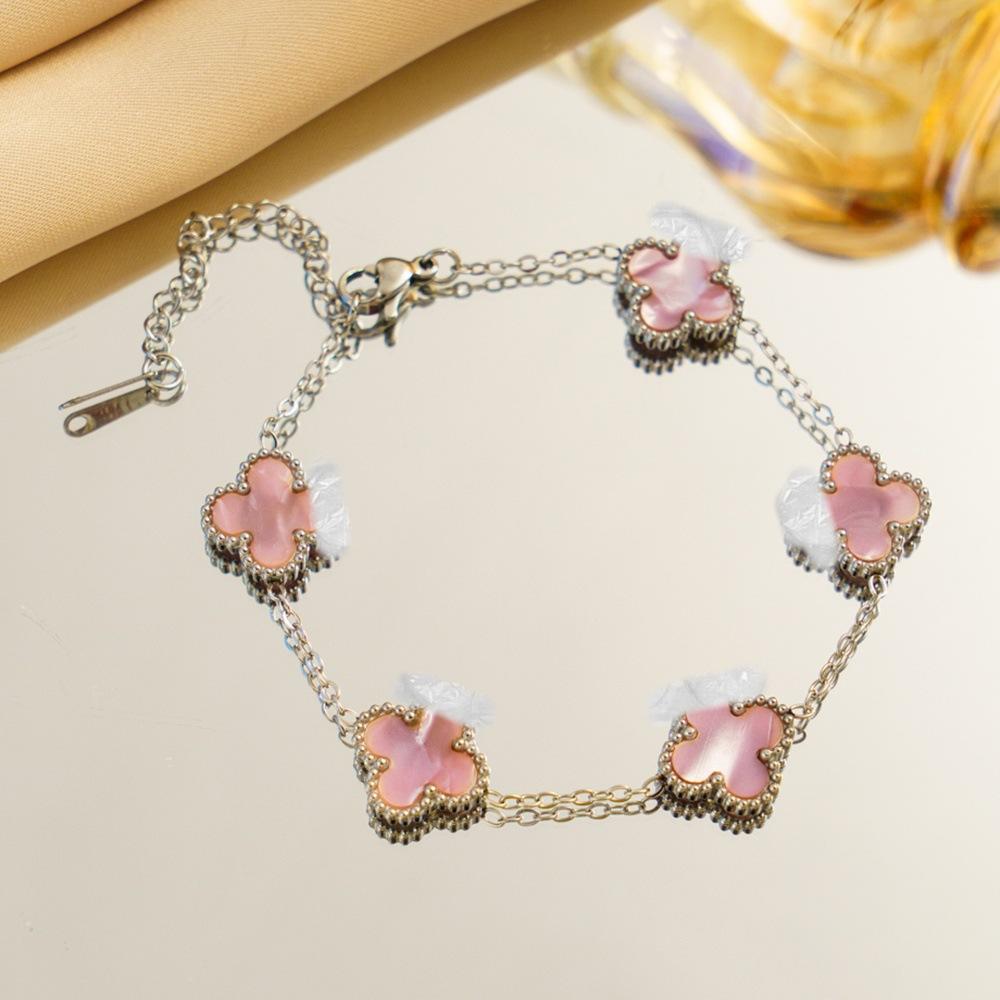 Gradient Four-leaf Clover Bracelet A Luxurious and Sophisticated Women's Fashion Jewelry Accessory A Unique and Stylish Piece of Hand Jewelry