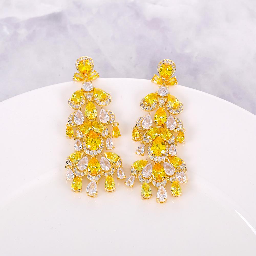 

2022 осень новые геометрические микро-инкрустированные цирконом полностью бриллиантовые изысканные серьги легкая роскошь женское чувство моды жёлтый