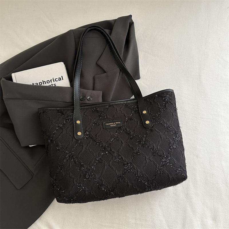 2025 New High-end Niche Design Armpit Bag Fashionable Casual Shoulder Bag Trendy Personalized Simple Tote Bag