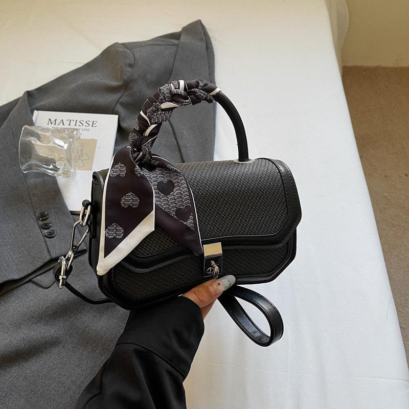 Versatile woven bag women's new spring and summer fashion niche shoulder messenger bag portable small square bag