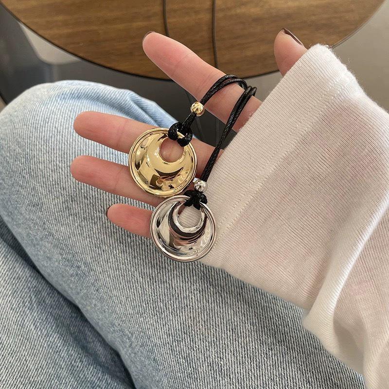 Korean Round Geometric Pendant Necklace for Women Luxury Silver Color Drop Black Rope Necklace Sweater Chain Jewelry Accessories
