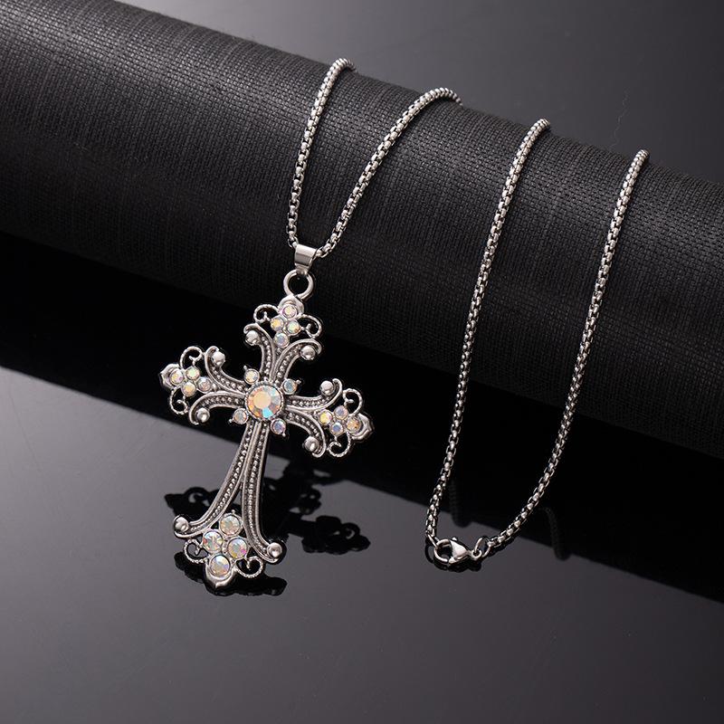 Accessori Collana a Motivo Traforato Collana con Ciondolo a Croce con Diamanti Colorati Catena Semplice Retro Versatile per Maglione