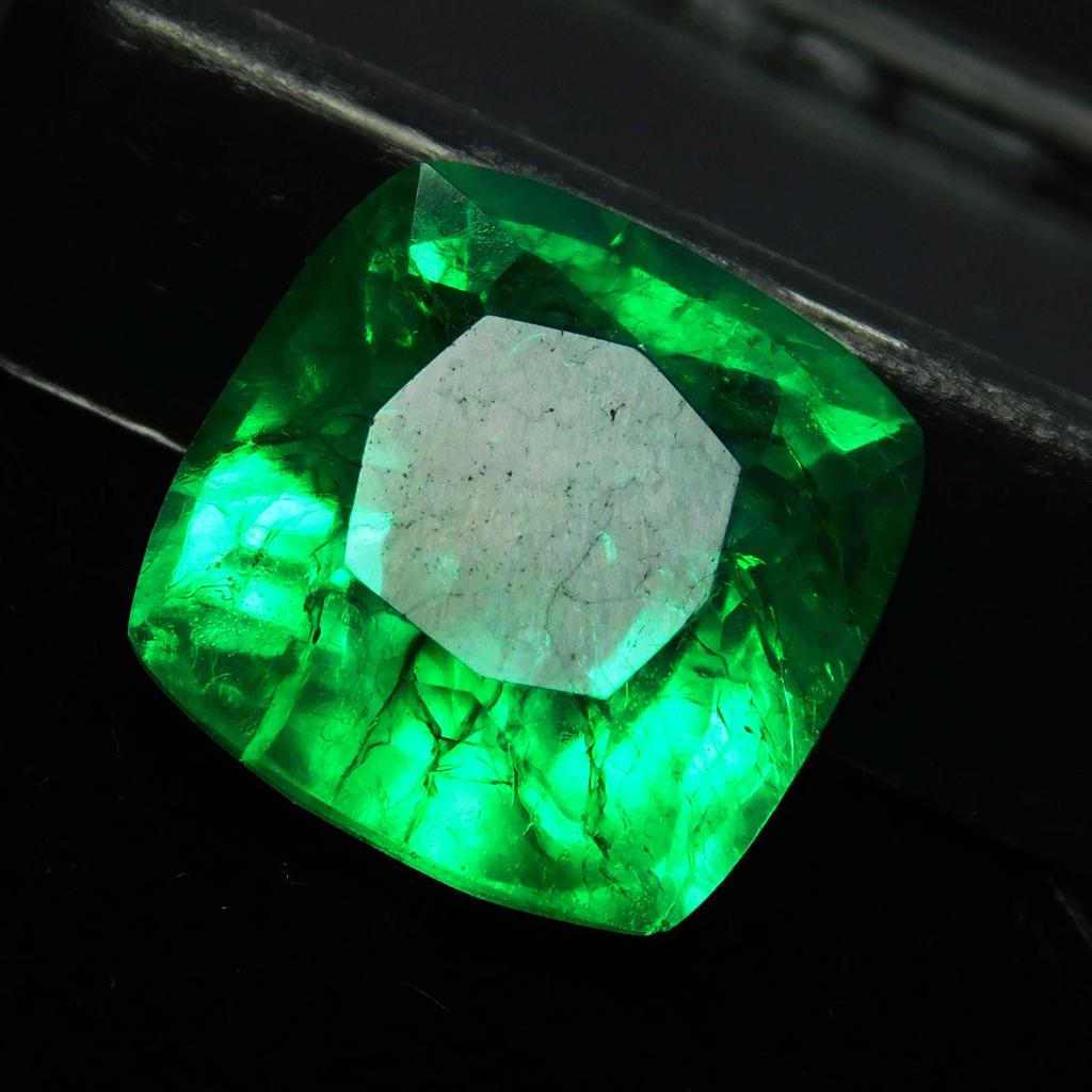 Natural Green Emerald Loose Gemstone Square Cushion Cut 10 ct for Jewelry Making and Gem Collections