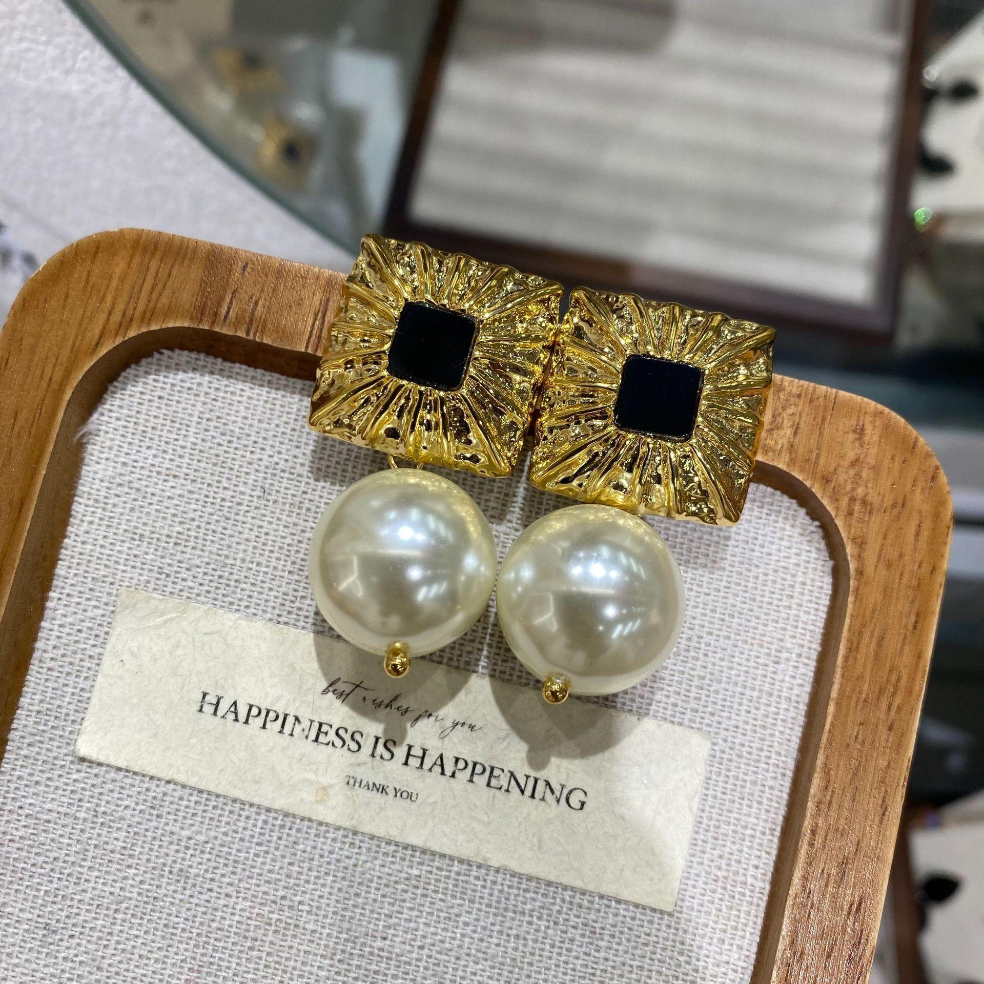 

Court Style Retro Geometric Pearl Pendant Earrings Earrings Women S Elegant Fashion Temperament Personality Style Earrings