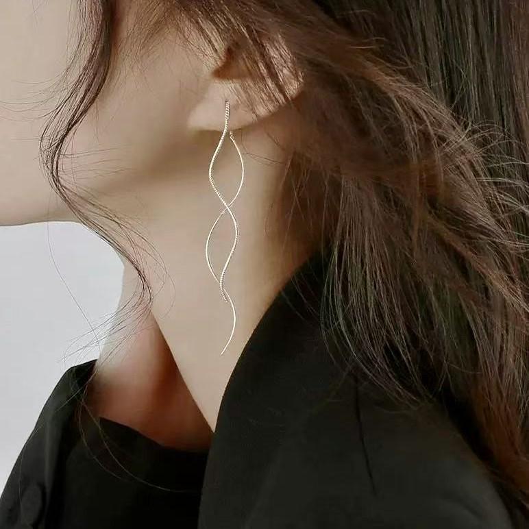 Silver Wave Thread Earrings: Elegant, Versatile French Fashion for High-End, Modern Women