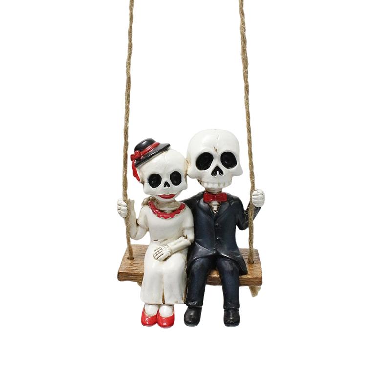 Swing Skeleton Couple Garden Statue Outdoor Halloween Decor, Cute Skull Figurine Resin Sculpture Tree Hanging Ornaments