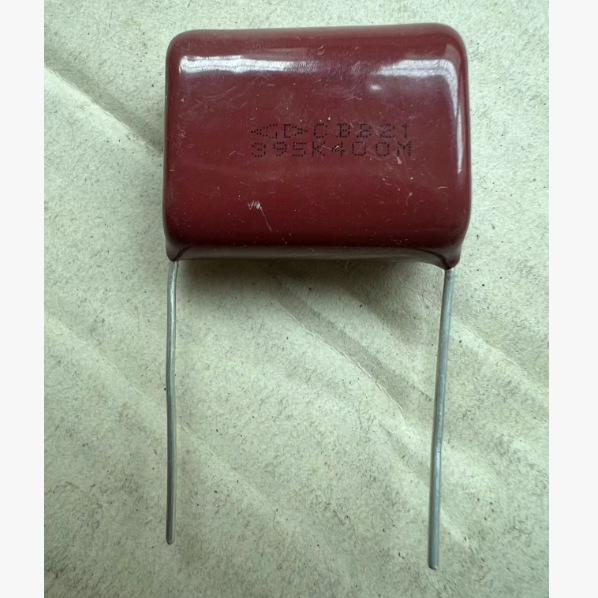 CBB Capacitor 395: 3.9uF, 400V, 30mm Lead Spacing, Dimensions: 31.5mm (L) x 13mm (W) x 26mm (H)
