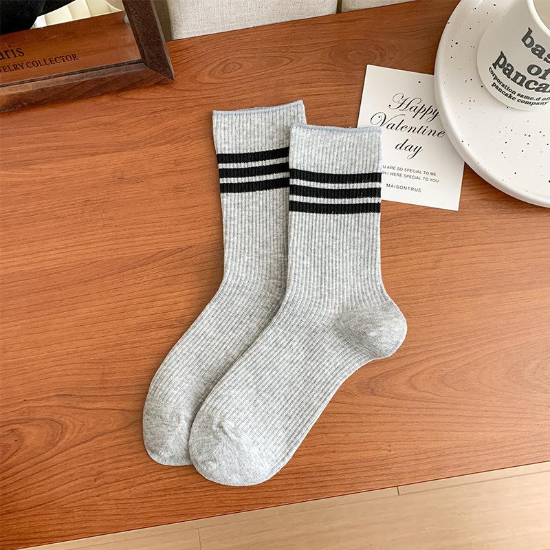 

Light And Breathable Pinstriped Multi-Color Small Medium Tube Fresh Embroidery Simple Student Cotton Socks One size fits all світло-сірий колір