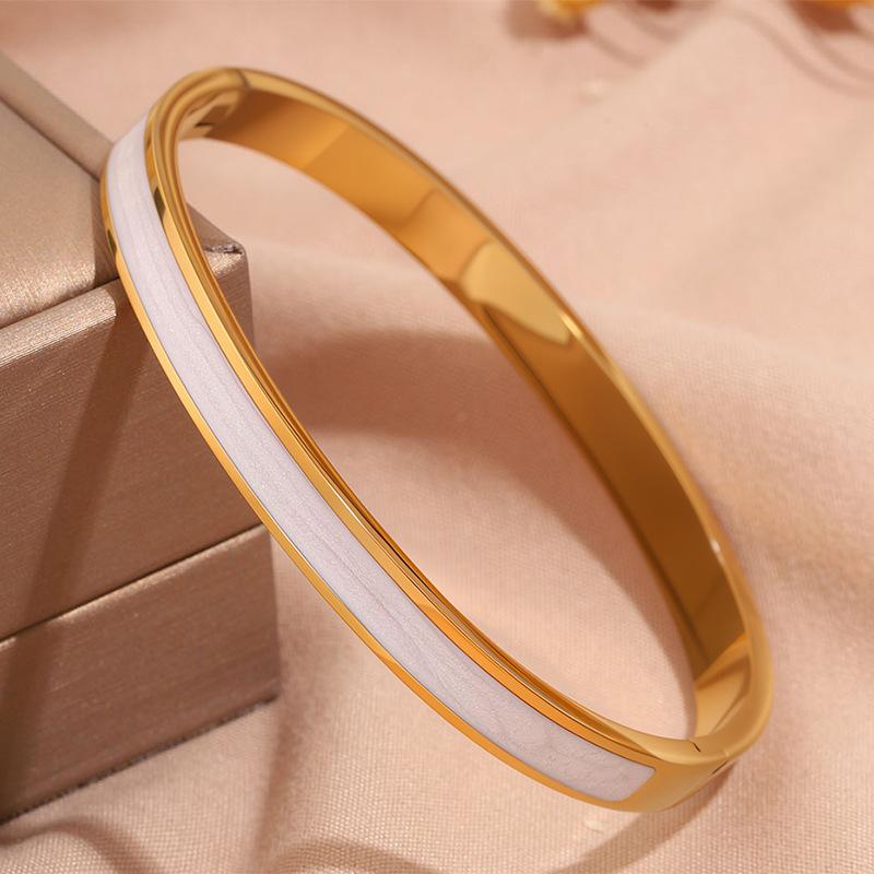 Hot-selling titanium steel bracelet, girls' high-end sense of fashion, popular light luxury in Europe and the United States, Gypsy star love diamond