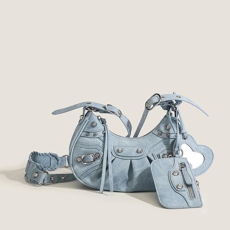 

Новая фирменная пикантная сумка для девочек, сумка в виде локомотива, трехсекционная сумка под мышками, дизайнерская плиссированная сумка с заклепками и кисточками