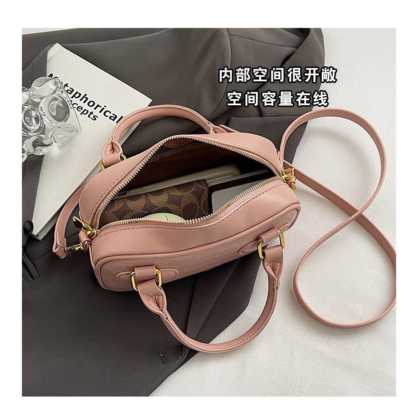 IELGY Korean version of fashionable portable sweet underarm small square bag, simple and versatile shoulder messenger bag