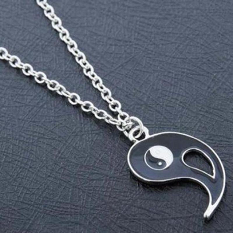2 Adet Siyah Beyaz Yin Yang Hollow Kolye Kolye Çift Kardeş Arkadaş Takı