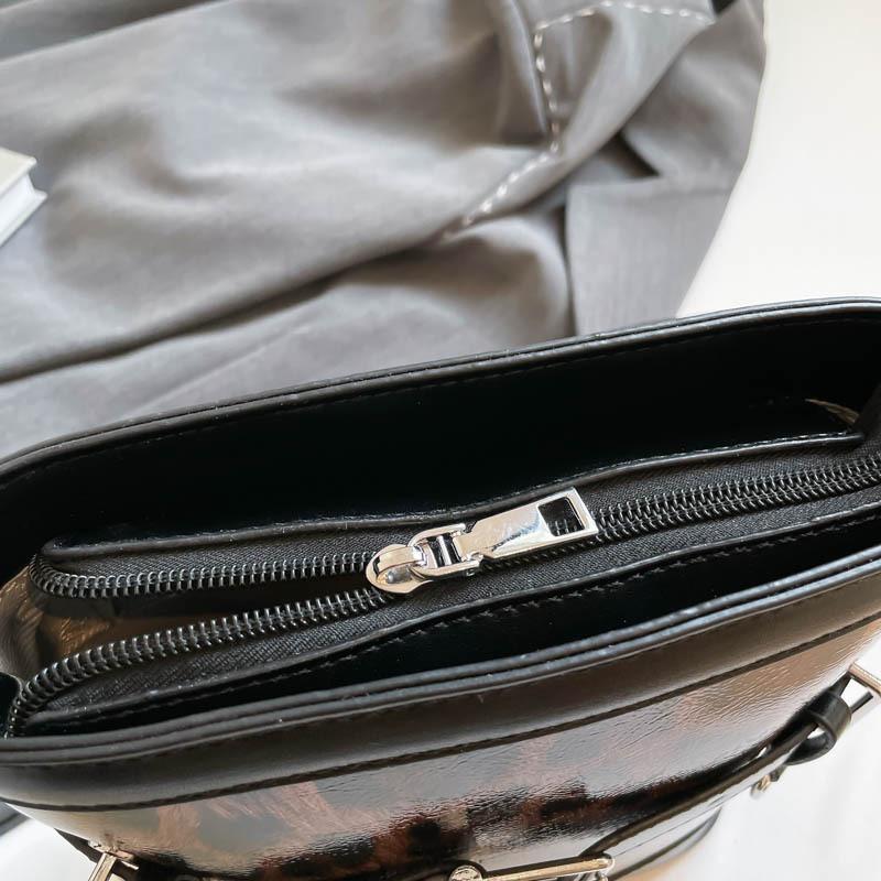 Fashionable Single-shoulder Crossbody Bag, Stylish and Individualistic Hand-held Crossbody Bag, Bucket Bag, Women's Bag