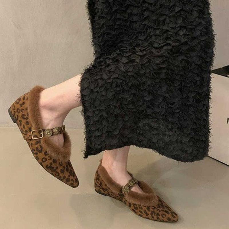 2025 Winter New Women Pointed Toe Rivet Thick Heels Loafer Retro British Style Warm Casual Slip On Chunky Footware Women Shoes