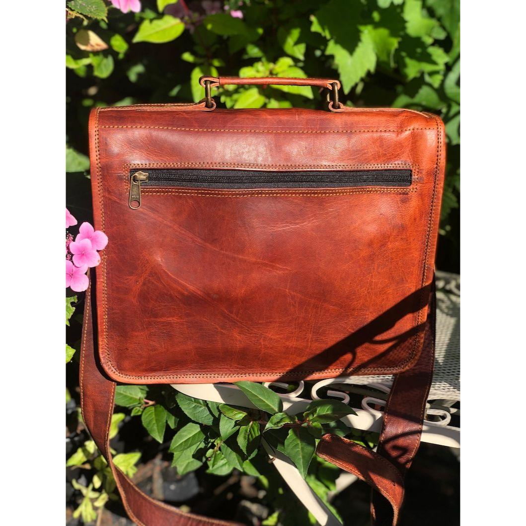 Сумка из коричневой кожи в деревенском стиле — фото 9