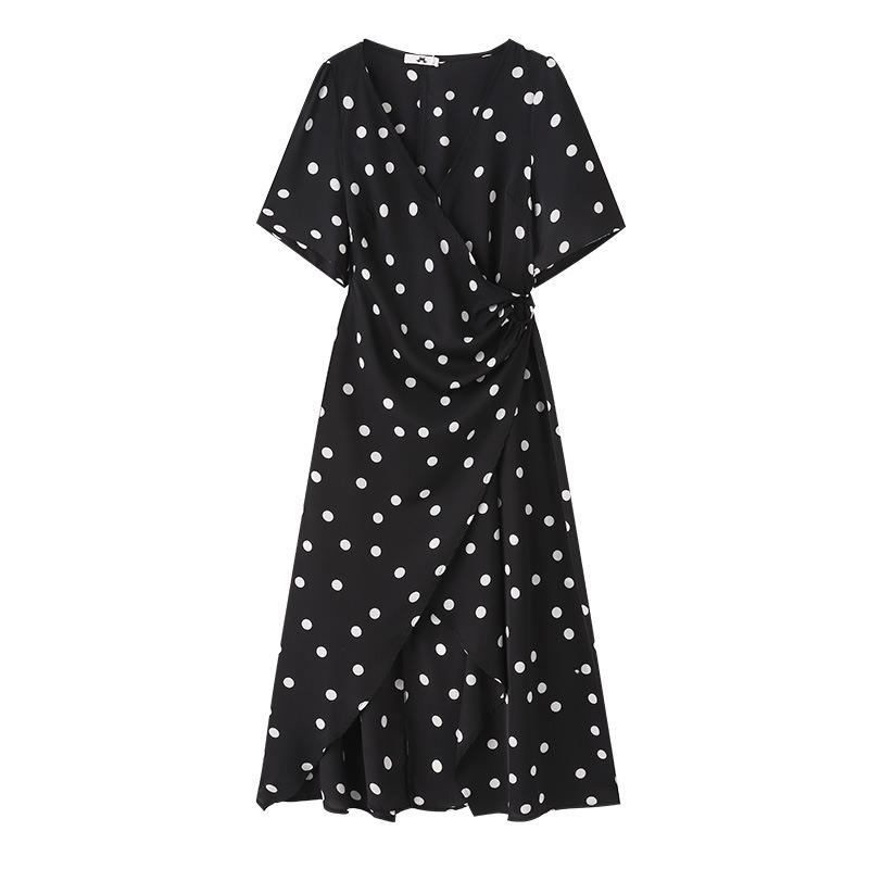A Plus-size Women's V-neck Short-sleeved Polka Dot Dress with Pleated Summer Style